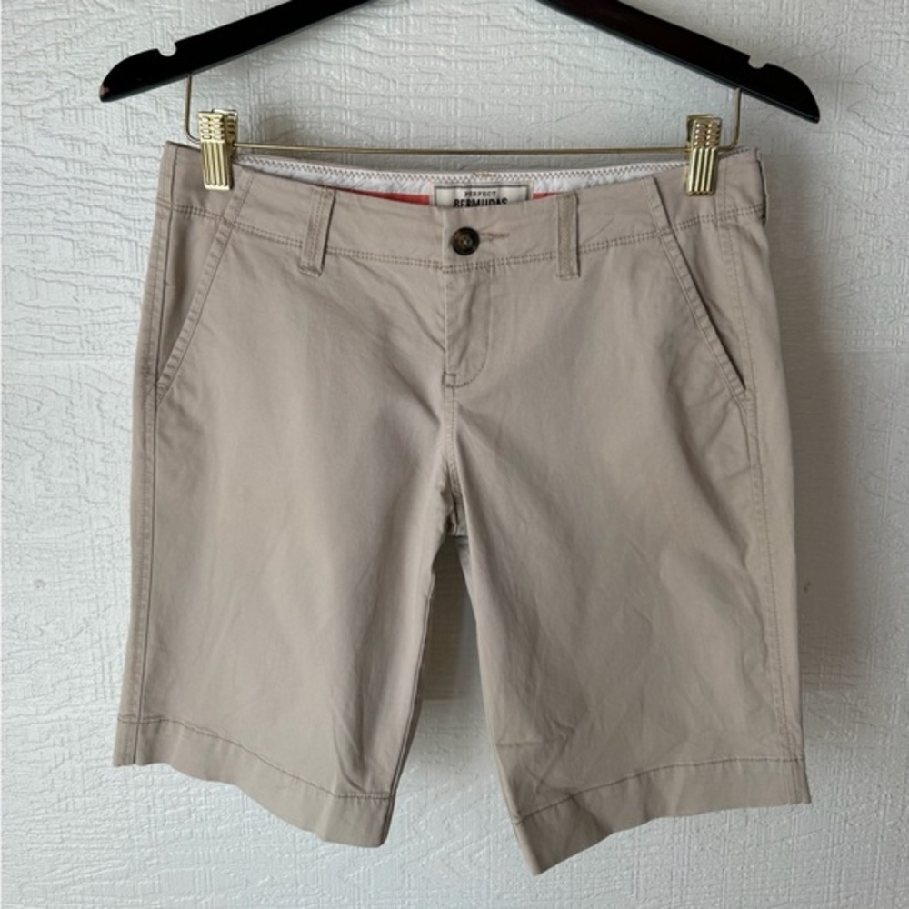 Old Navy Perfect Bermudas Khaki Shorts Size 2 10” Inseam